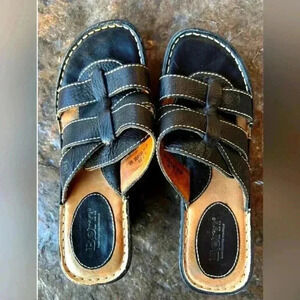 Born Slide On Black Leather Sandals Size 7